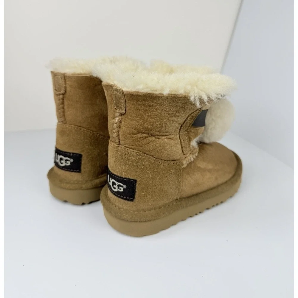 UGG‎ Gita Mini Pom Pom Boots Toddler Girls 7T Chestnut Suede 1017403T
